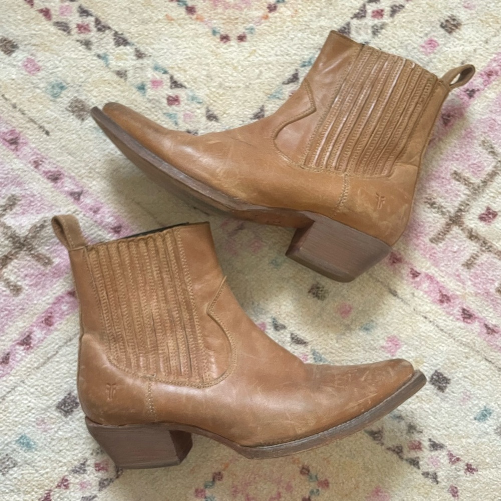 Frye Sacha Chelsea Boot